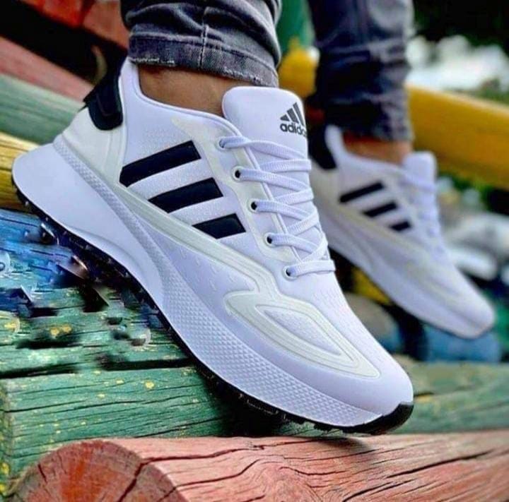 Zapatillas tipo Adidas 2K Caballero: Vive la comodidad y el estilo en cada paso.